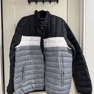 NWOT Men's Black and Gray Puffer Jacket